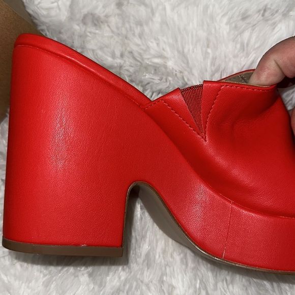 Steve Madden Sally red platforms 8.5 - Picture 6 of 9